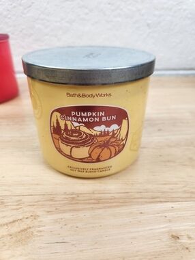 Bath & Body Works Pumpkin Cinnamon Bun 14.5 Oz 3 Wick Candle